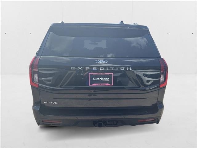 2025 Ford Expedition photo 3