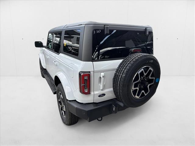 2025 Ford Bronco Outer Banks photo 3