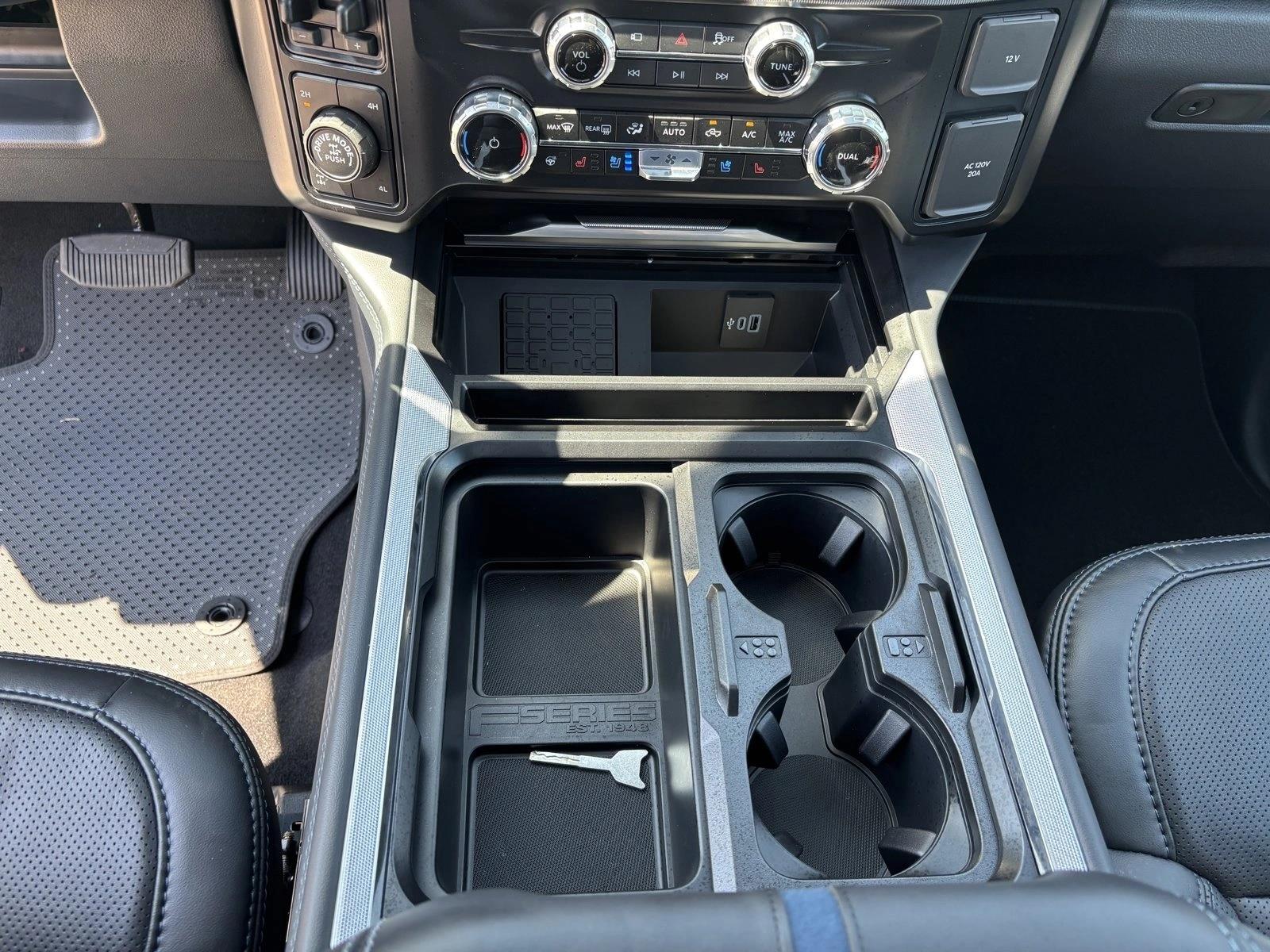 2026 Ford F-350 Super Duty Platinum - Photo 17
