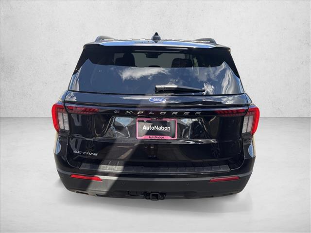 2025 Ford Explorer photo 3
