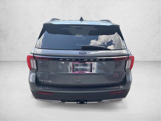 2025 Ford Explorer photo 4