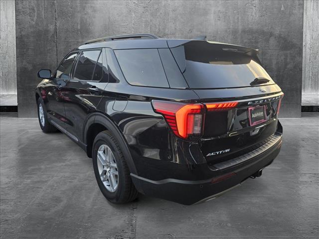 2025 Ford Explorer photo 3