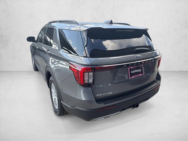 2025 Ford Explorer photo 3