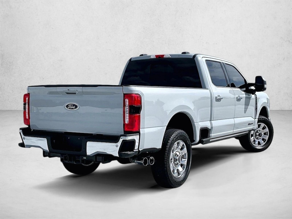 Used 2025 Ford F-250 LARIAT Truck Crew Cab