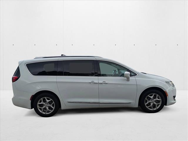 2019 Chrysler Pacifica Touring Plus photo 4