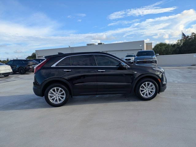 2023 Cadillac XT4 Luxury photo 3