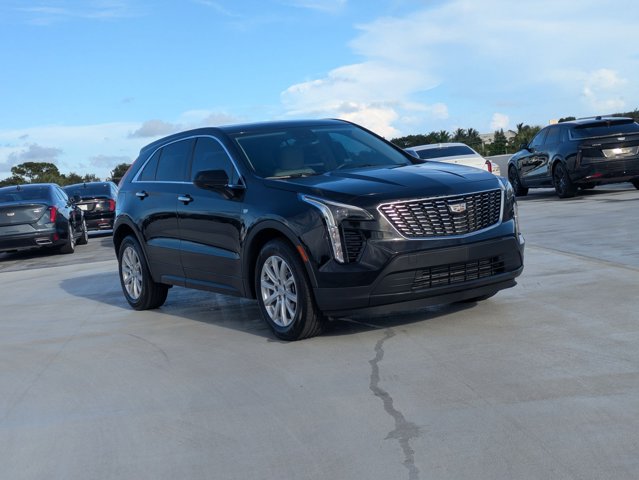 2023 Cadillac XT4 Luxury photo 2