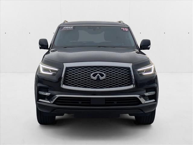 2019 Infiniti QX80 Luxe photo 2