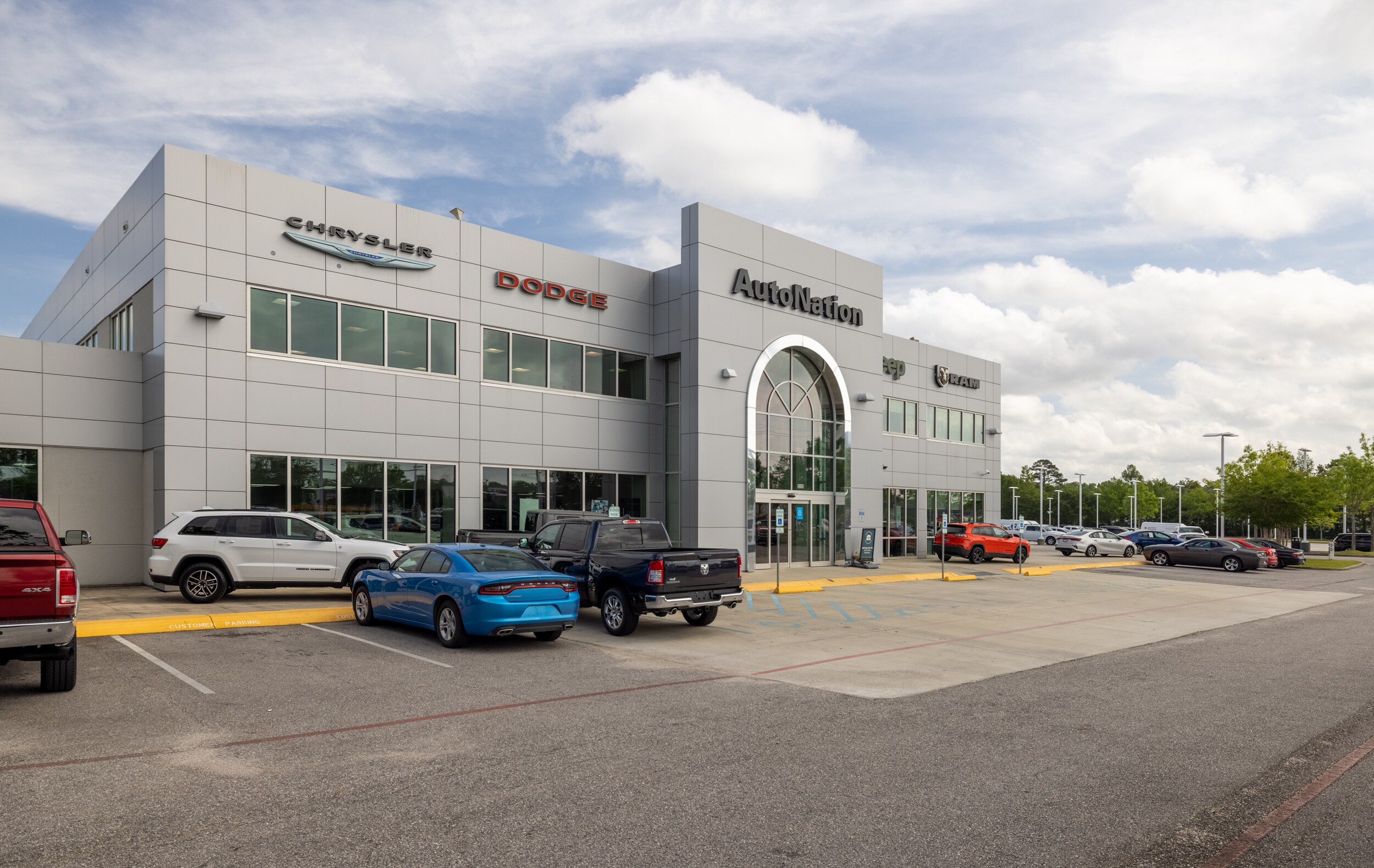 Exterior view of Autonation Chrysler Dodge Jeep Ram Mobile during the day