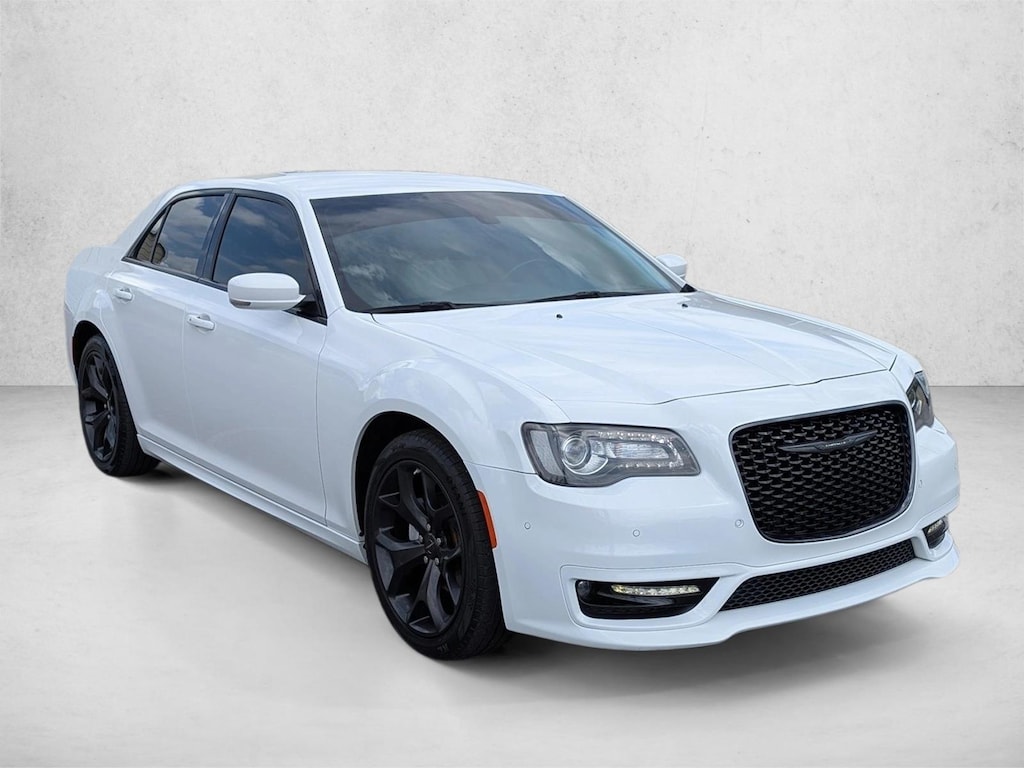 Used 2022 Chrysler 300 Touring L 4dr Car