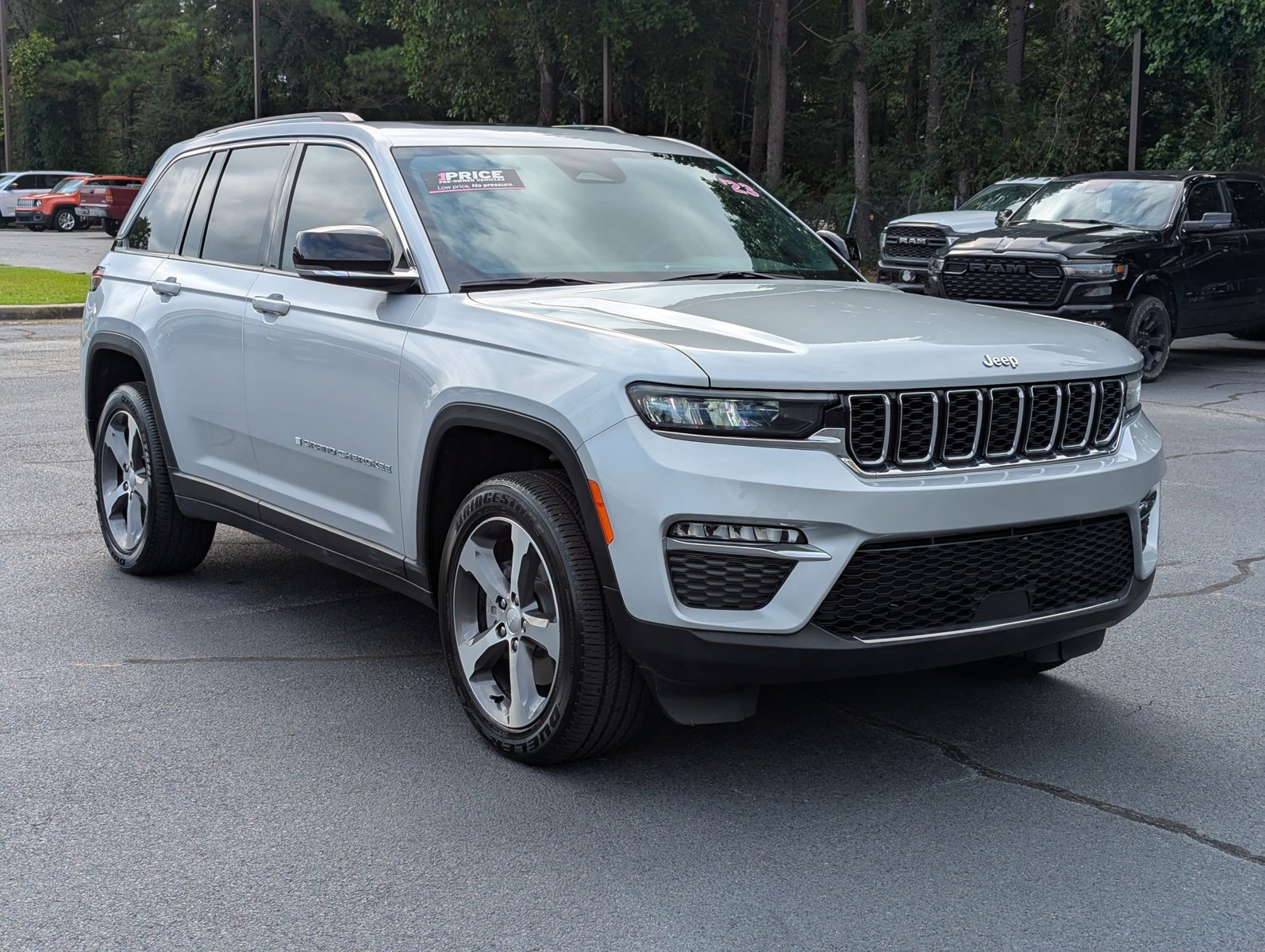 2023 Jeep Cherokee 80th Anniversary Edition photo 3
