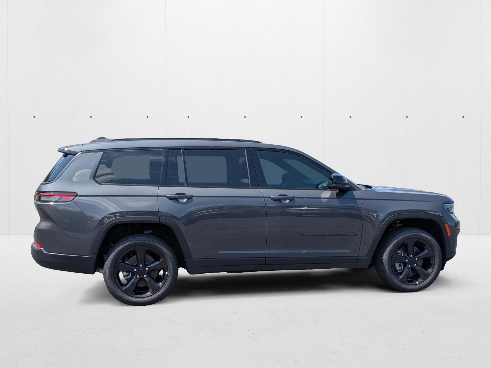 2025 Jeep Grand Cherokee Limited photo 4