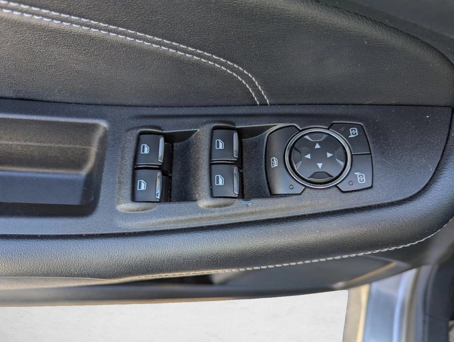 2022 Ford Edge Titanium - Photo 10