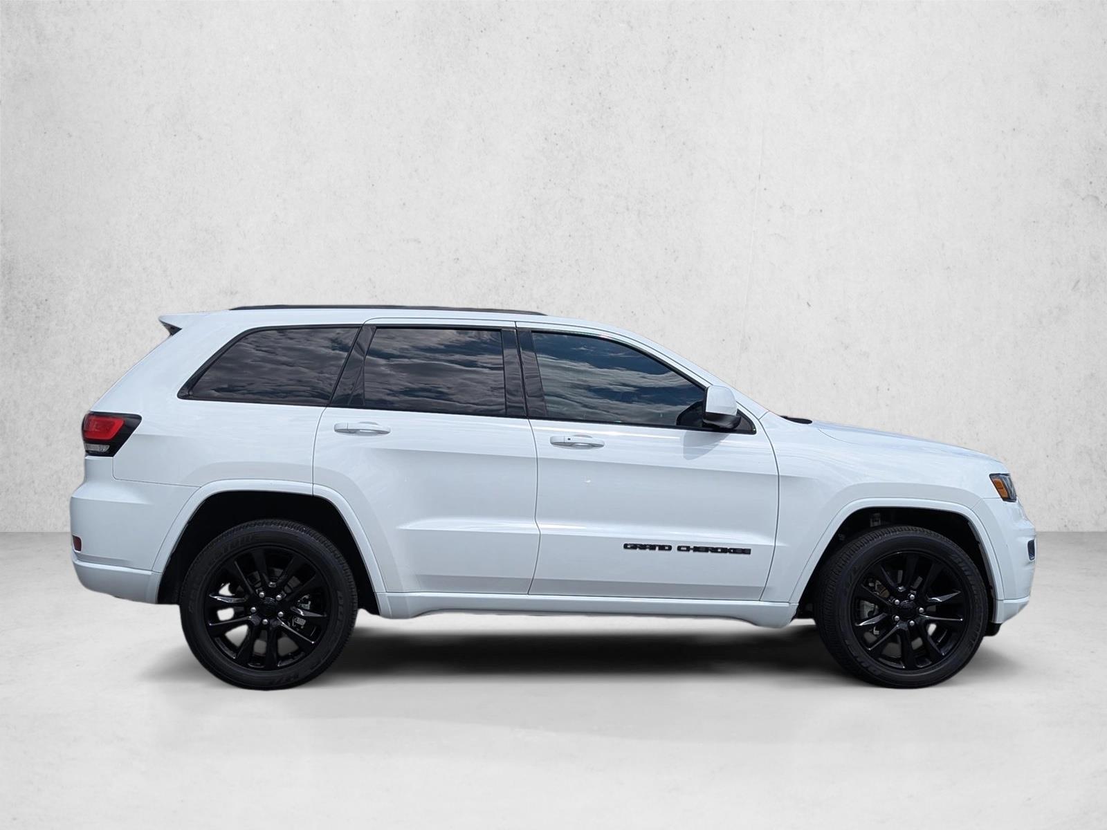 2021 Jeep Grand Cherokee Laredo X photo 4