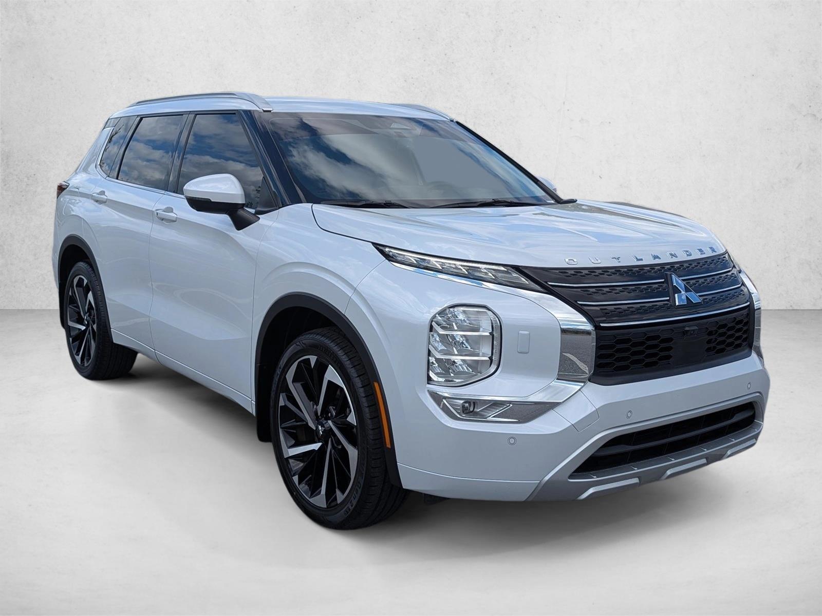 2023 Mitsubishi Outlander SEL photo 3