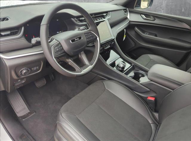 2025 Jeep Grand Cherokee Altitude X photo 3