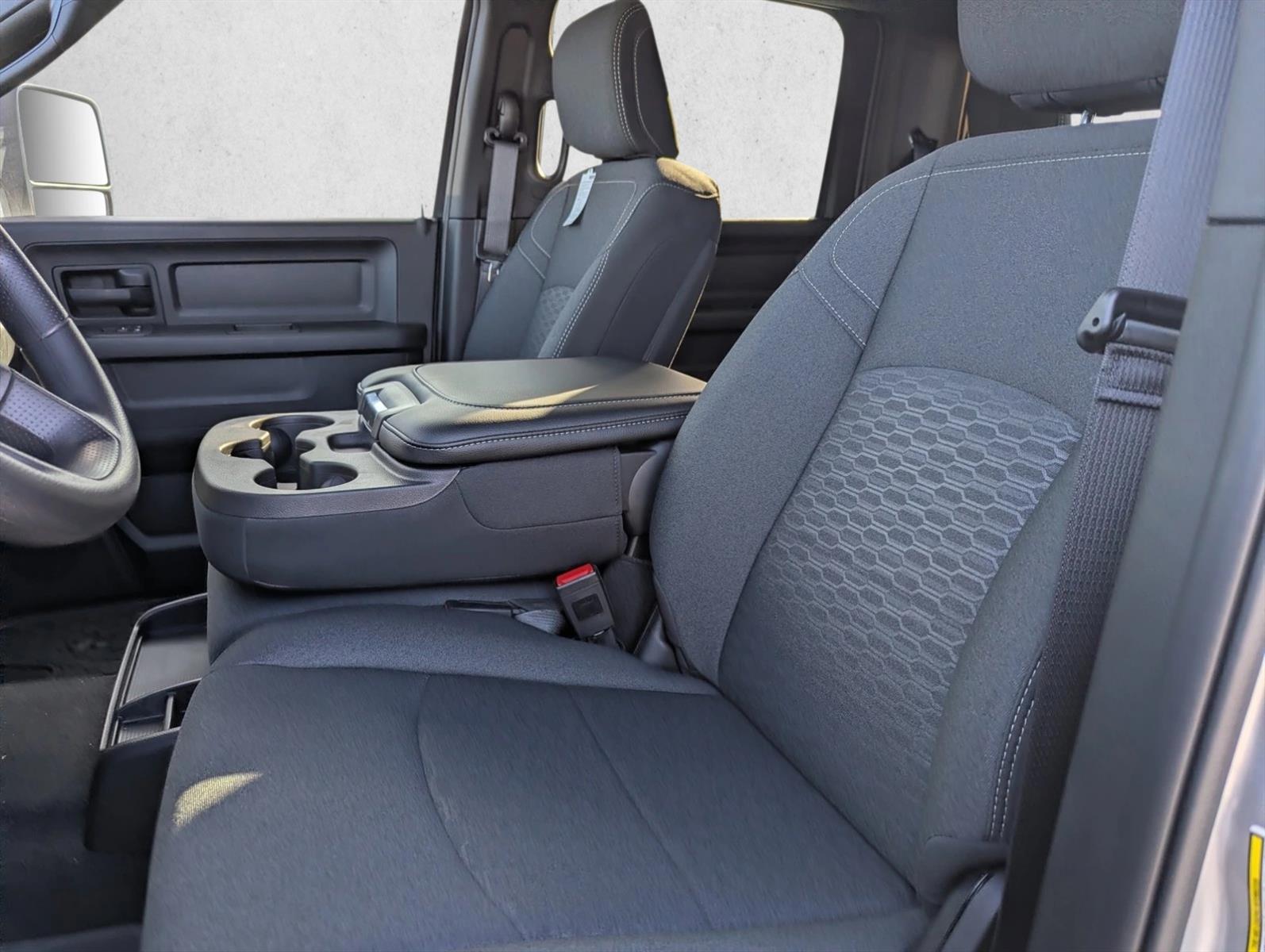 2026 RAM 2500 Tradesman/Black Express - Photo 23