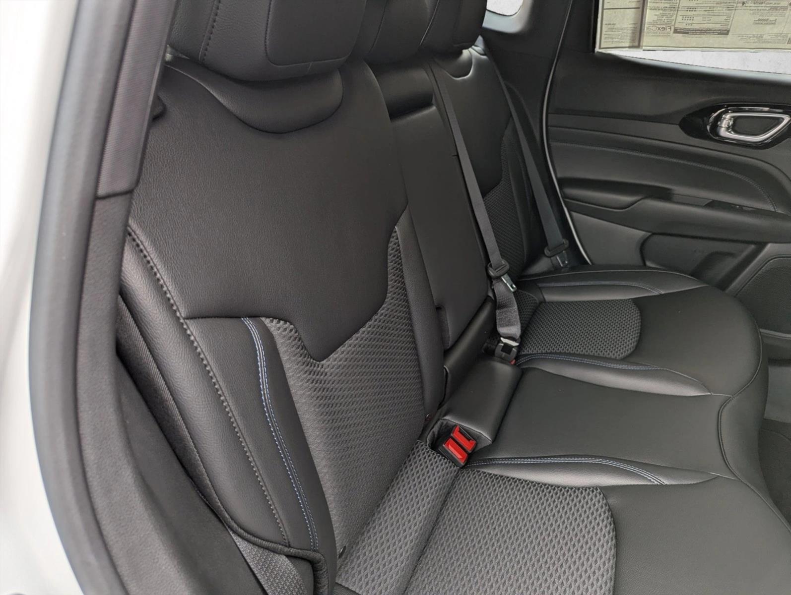 2026 Jeep Compass Latitude Altitude - Photo 30