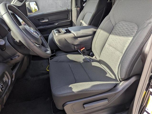 2025 Ram 1500 Tradesman photo 4