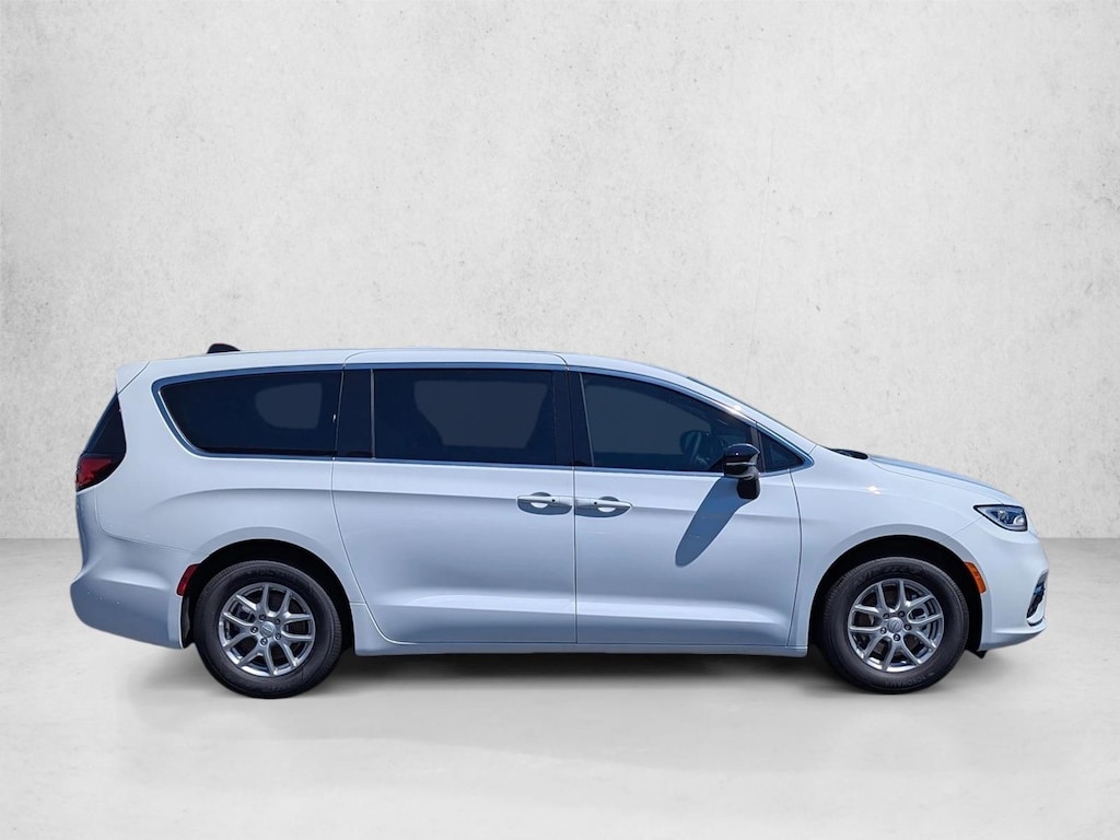 New 2026 Chrysler Pacifica Select Van Passenger Van