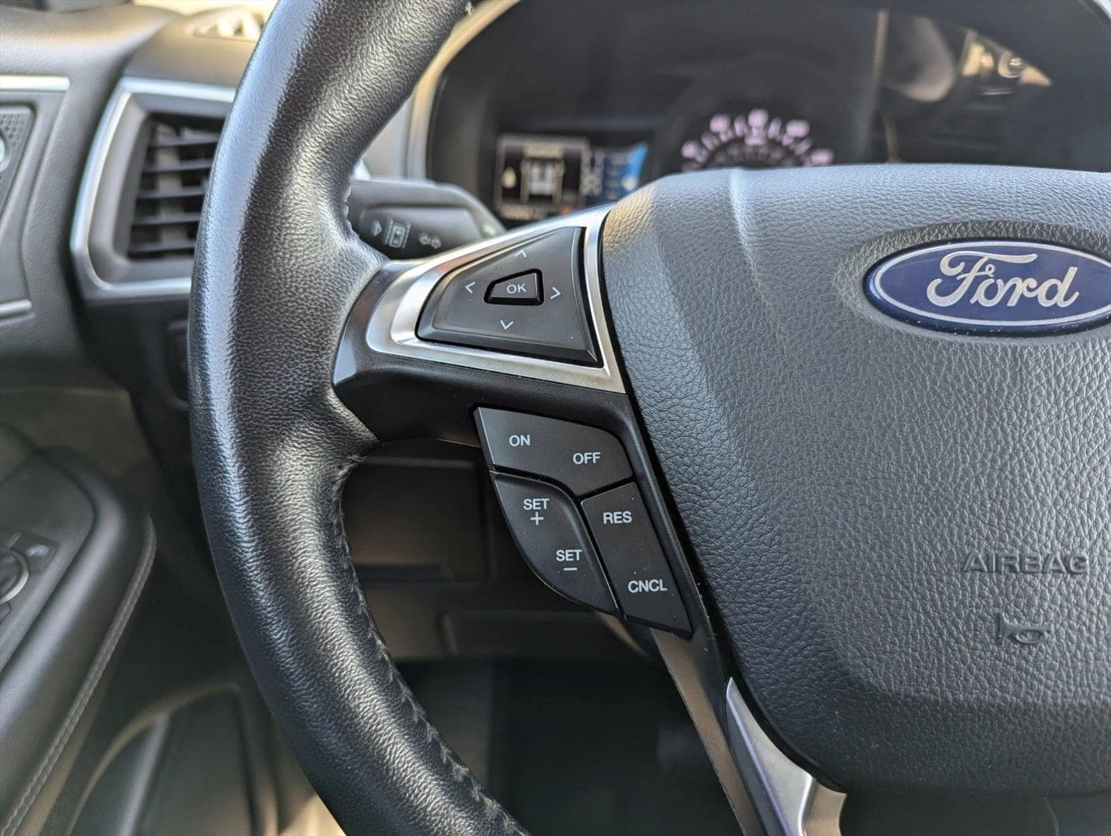 2022 Ford Edge Titanium - Photo 13