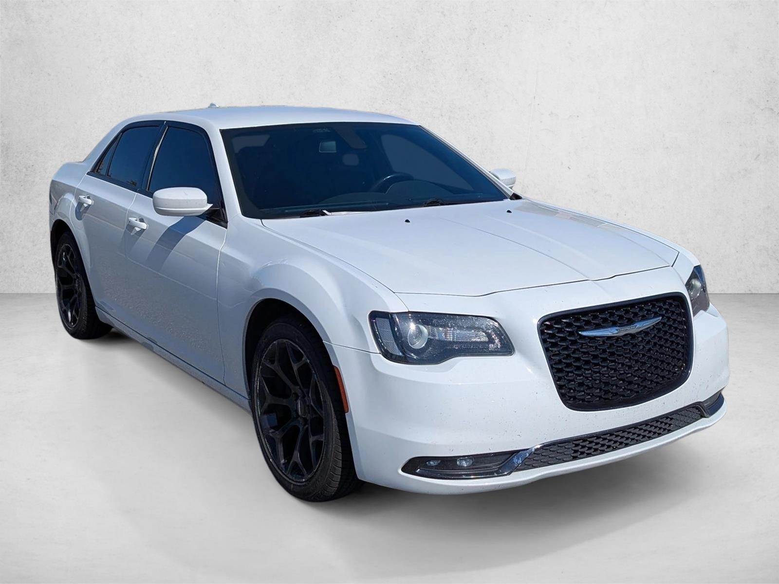 2019 Chrysler 300 photo 3