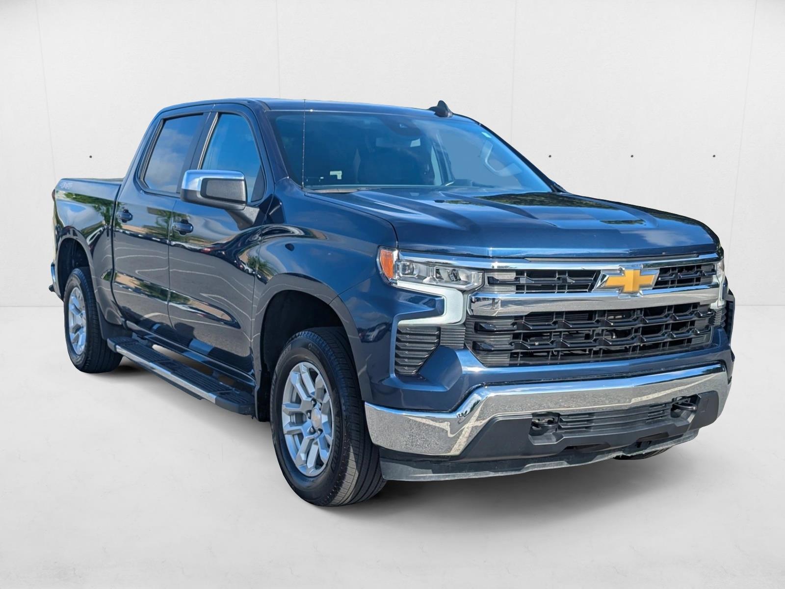 2022 Chevrolet Silverado 1500 LT photo 3