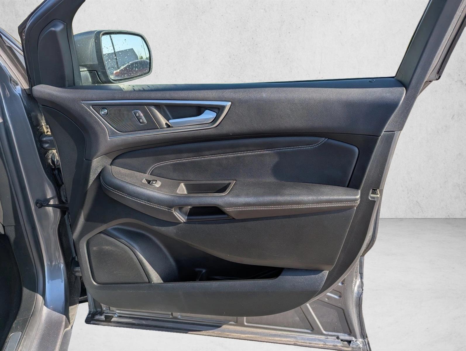 2022 Ford Edge Titanium - Photo 25