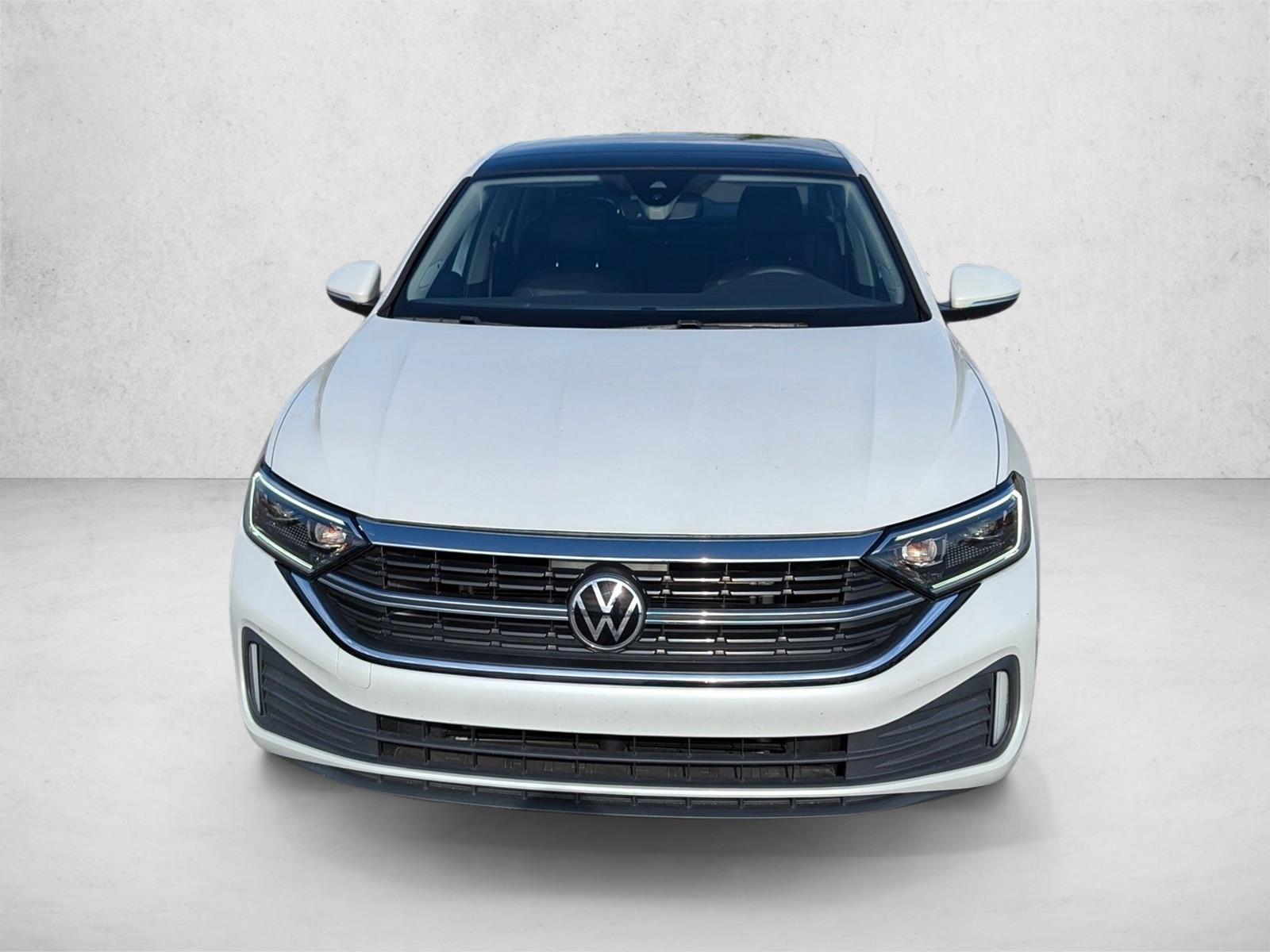 2022 Volkswagen Jetta SEL photo 2