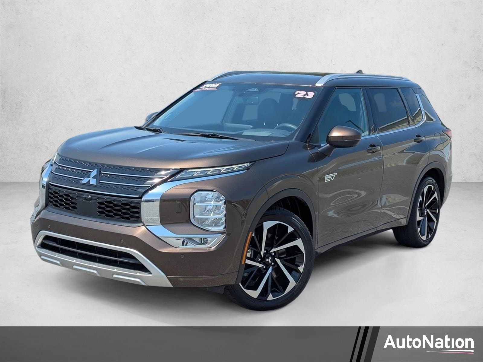 2023 Mitsubishi Outlander Plug-in Hybrid SEL S-AWC's photo