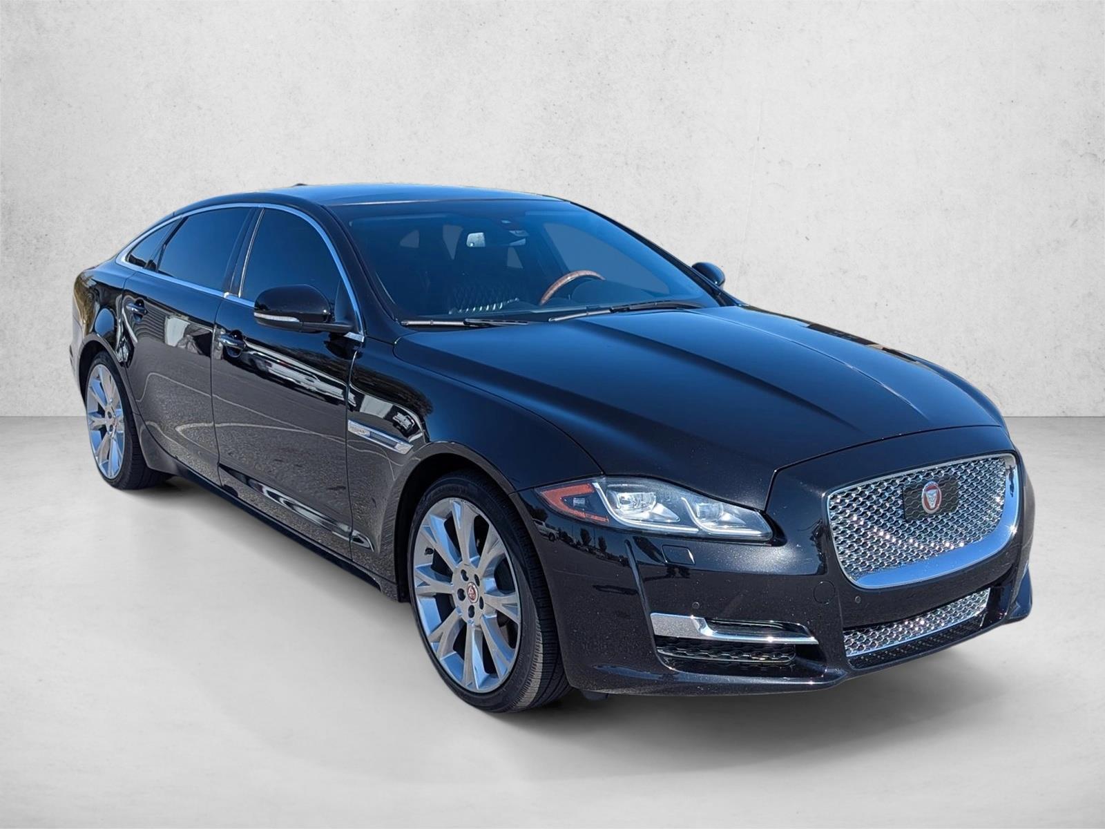 2017 Jaguar XJ XJL Portfolio photo 3