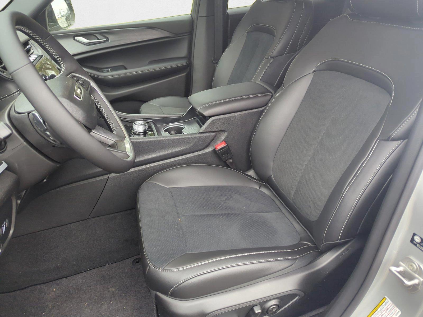 2025 Jeep Grand Cherokee Altitude - Photo 4