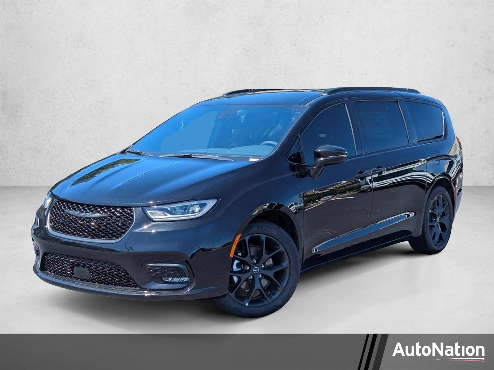 2026 Chrysler Pacifica Select's photo