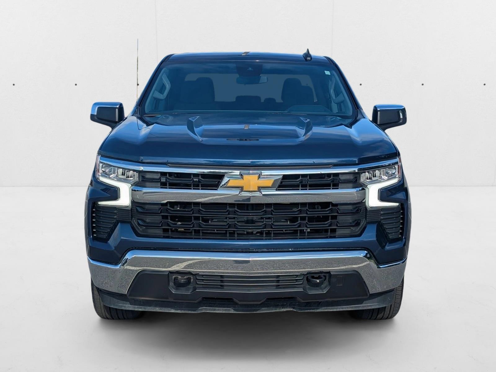 2022 Chevrolet Silverado 1500 LT photo 2