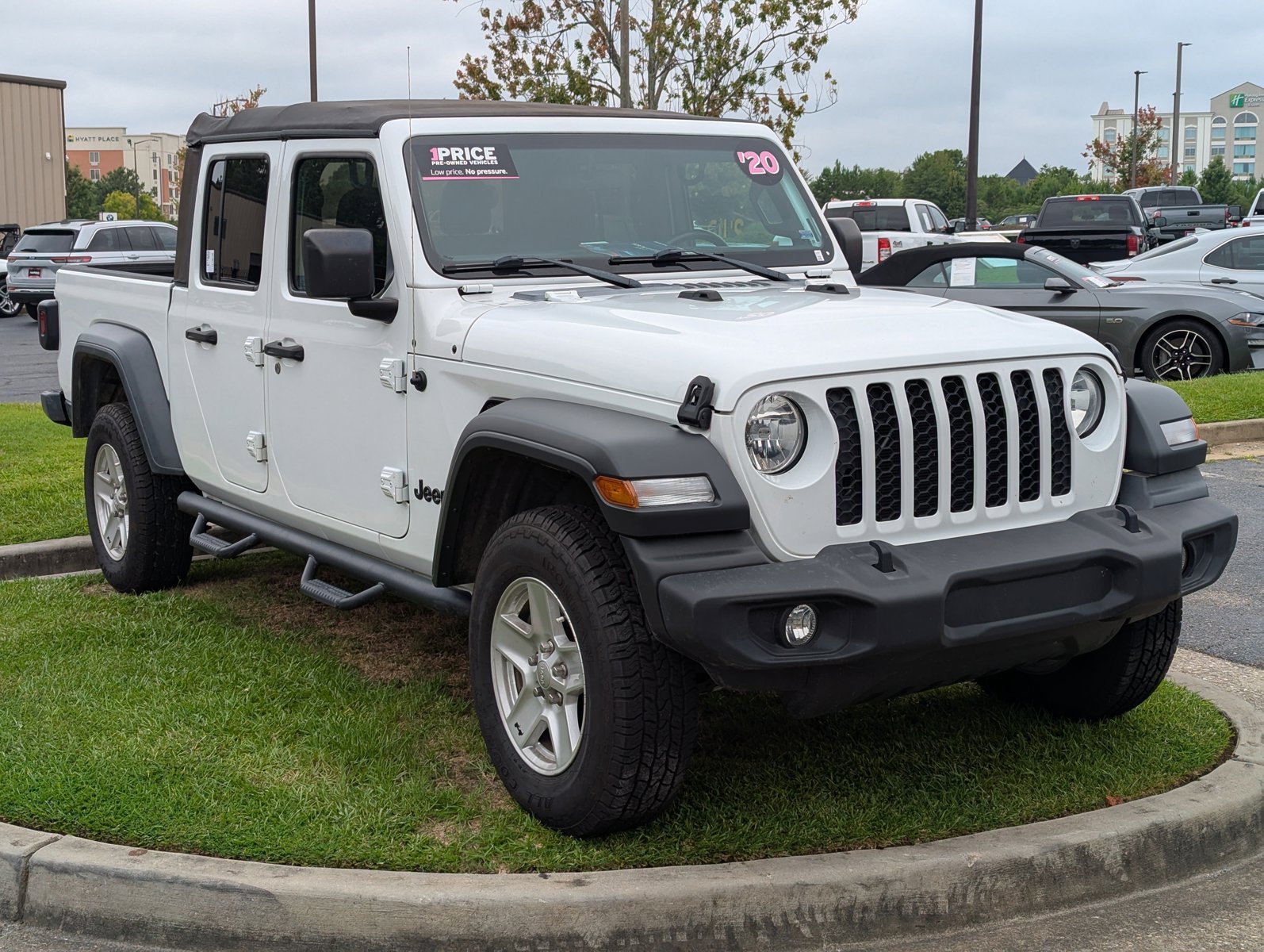 2020 Jeep Gladiator Sport S photo 3