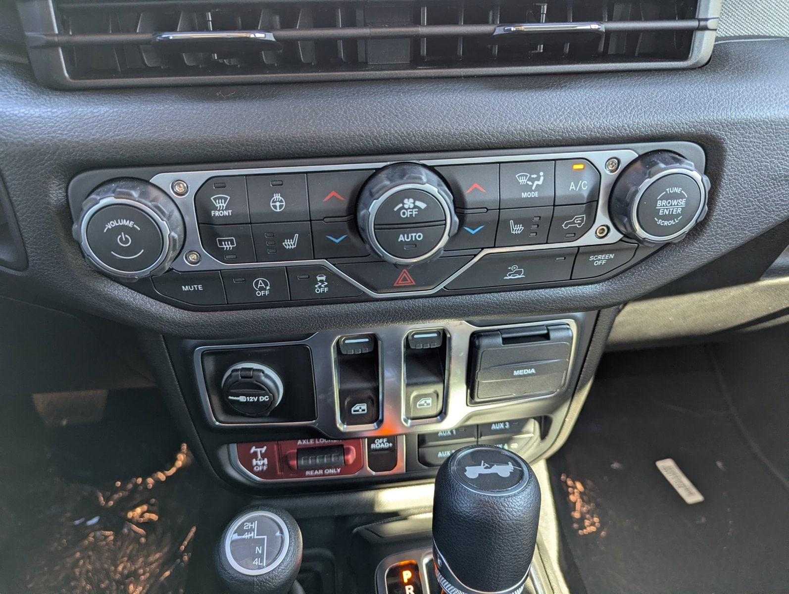2026 Jeep Wrangler 2-Door Willys - Photo 20