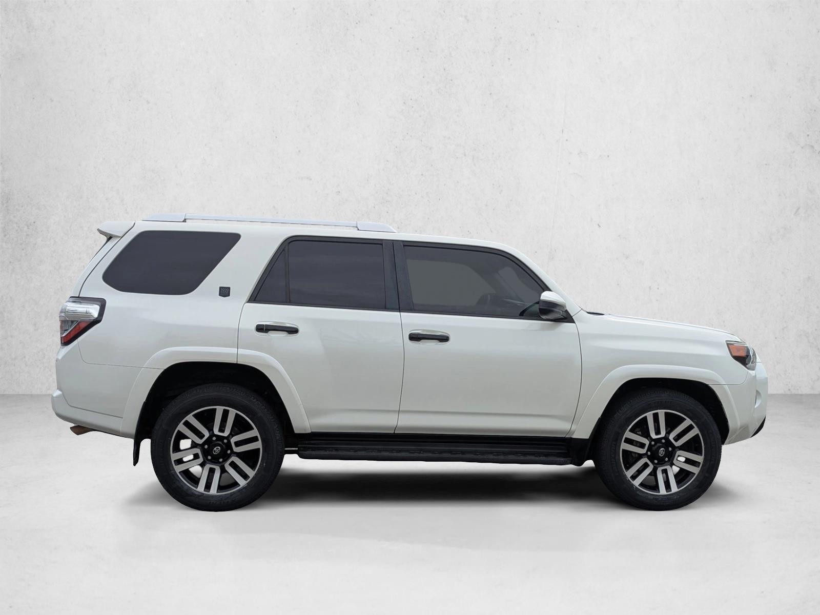 2019 Toyota 4Runner SR5 photo 4