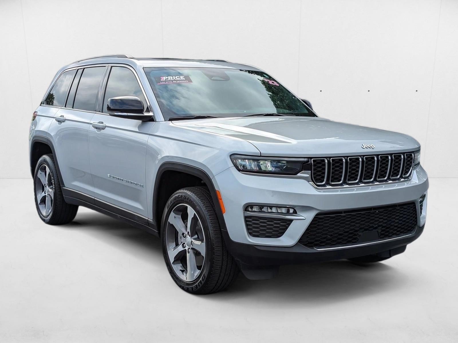 2023 Jeep Cherokee 80th Anniversary Edition photo 3