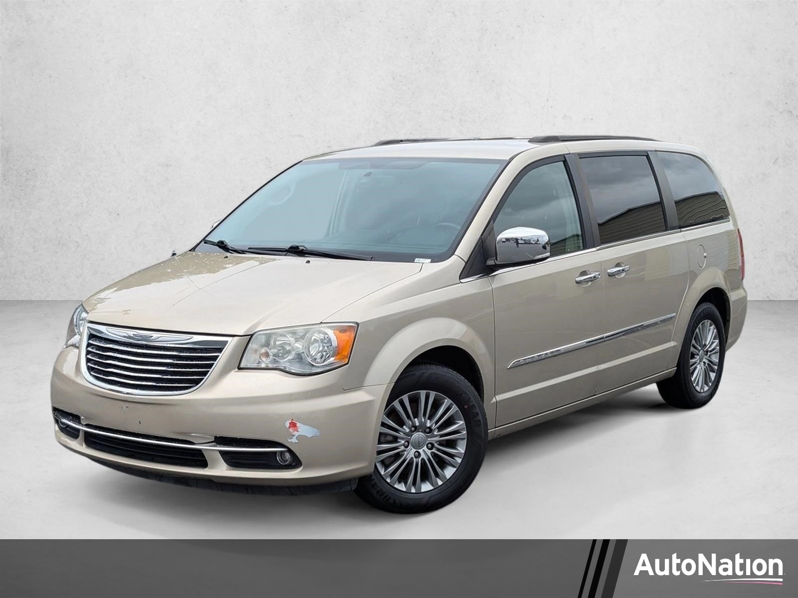 2015 Chrysler Town & Country Touring-L's photo