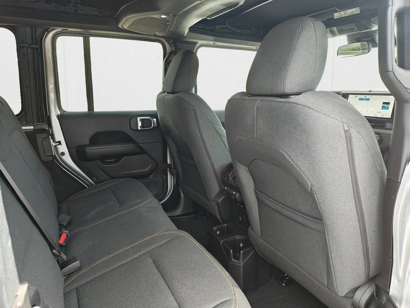 2024 Jeep Wrangler 4-Door Sahara - Photo 21