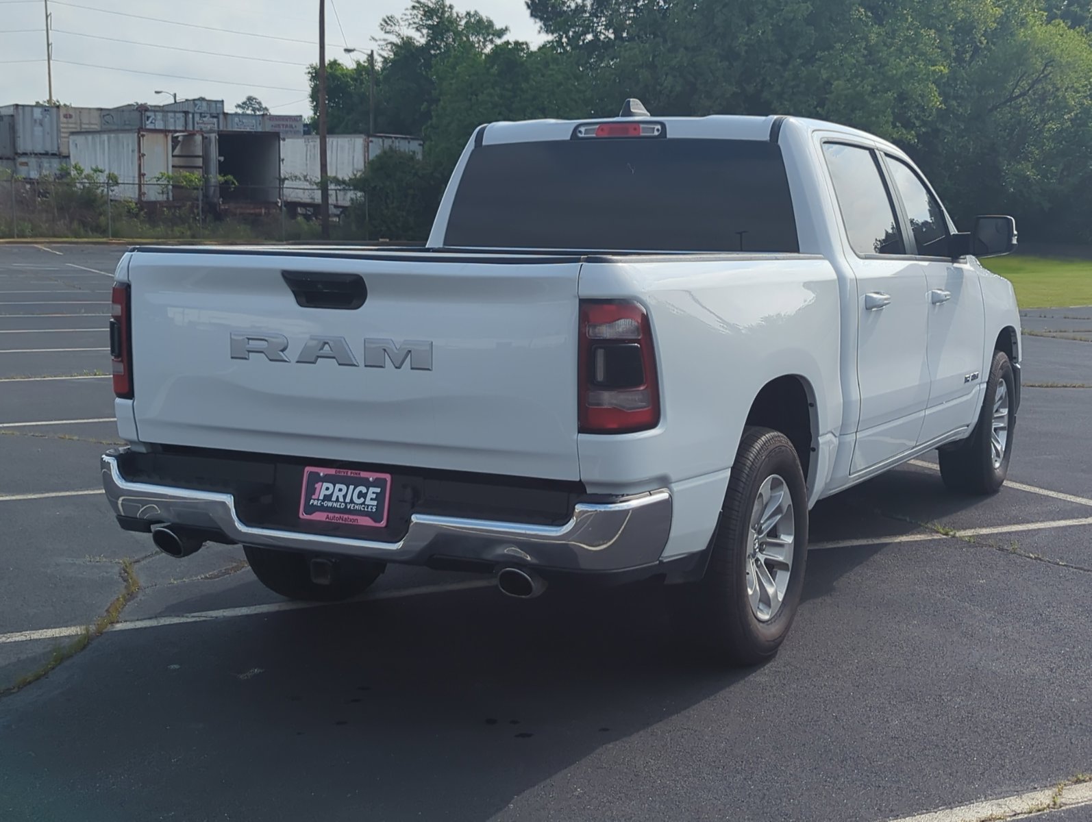 2023 Ram 1500 Laramie photo 3