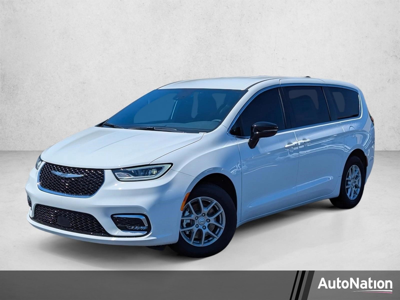 2026 Chrysler Pacifica Select's photo