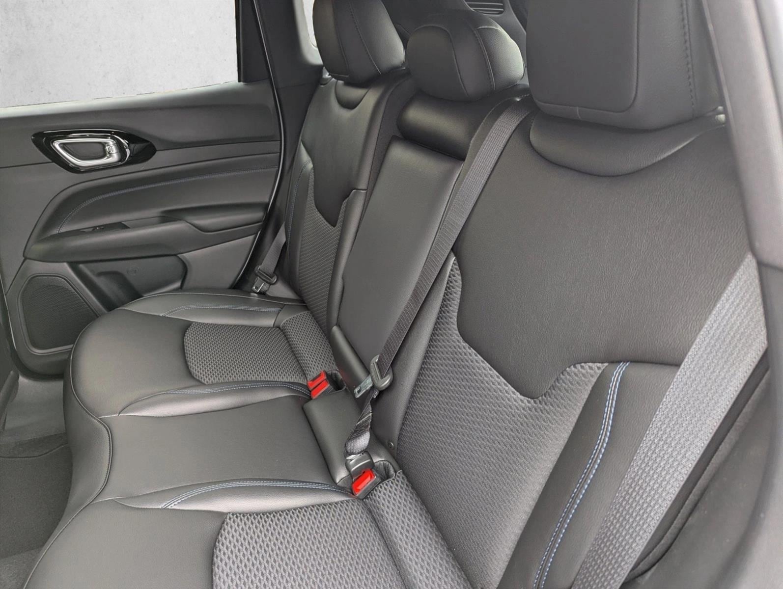 2026 Jeep Compass Latitude Altitude - Photo 25