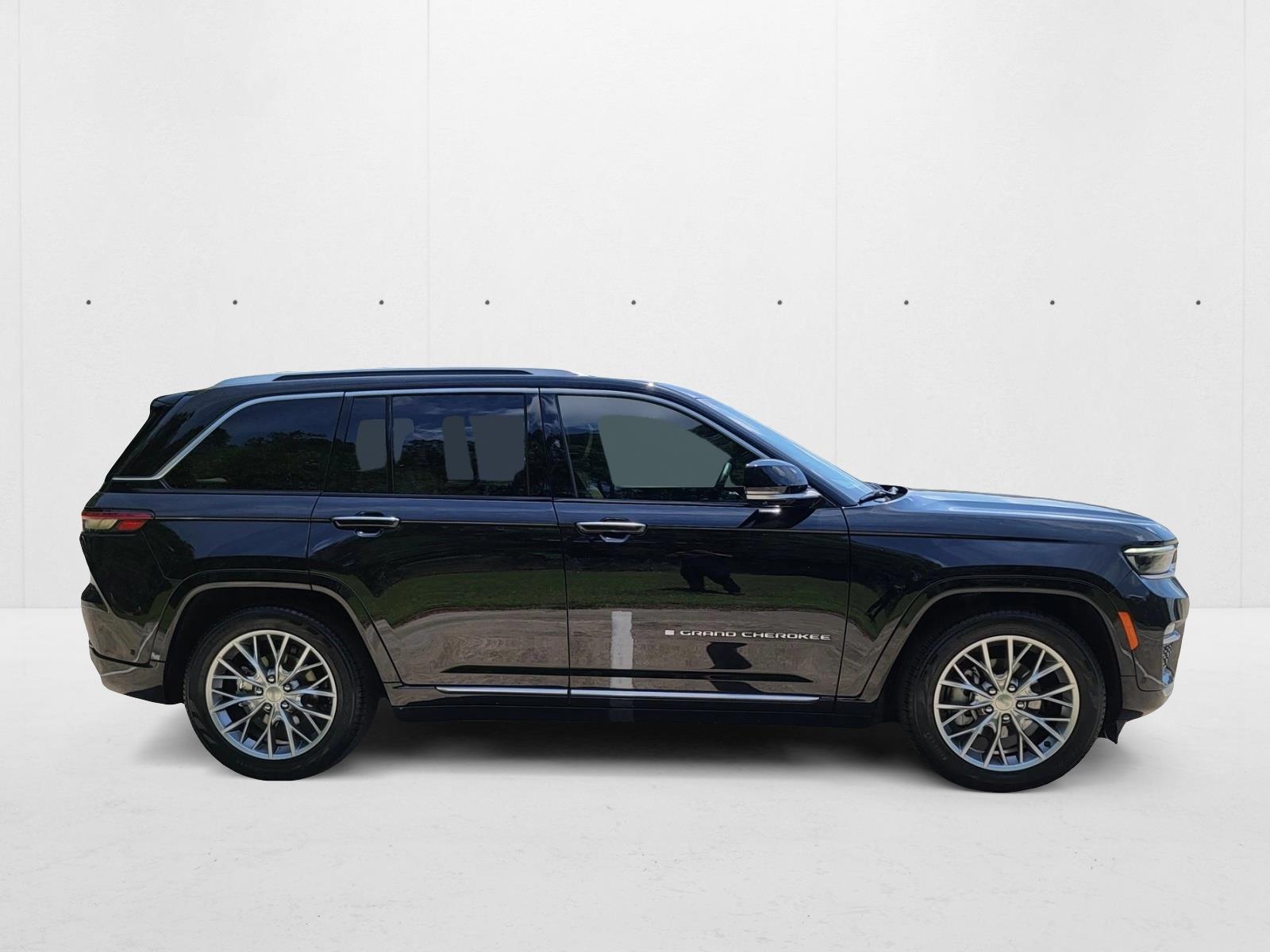 2023 Jeep Grand Cherokee Summit Sport photo 4