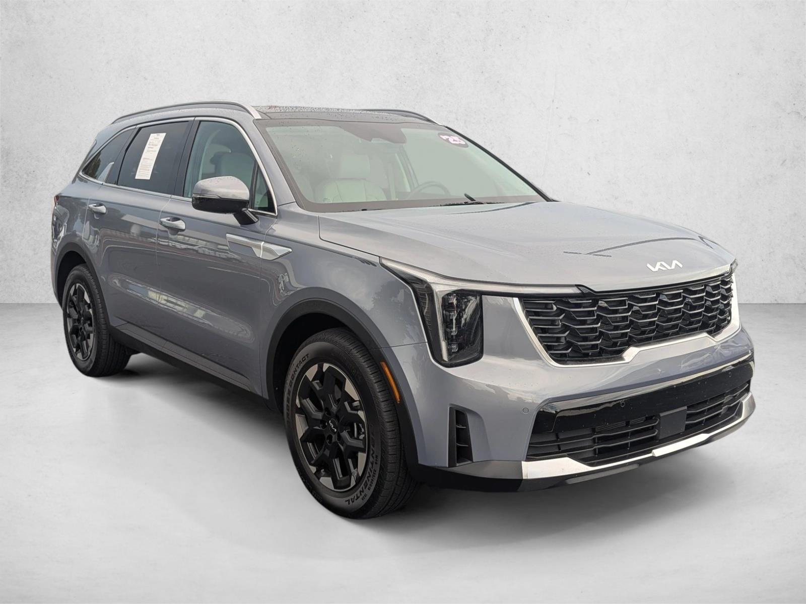 2025 Kia Sorento S photo 3