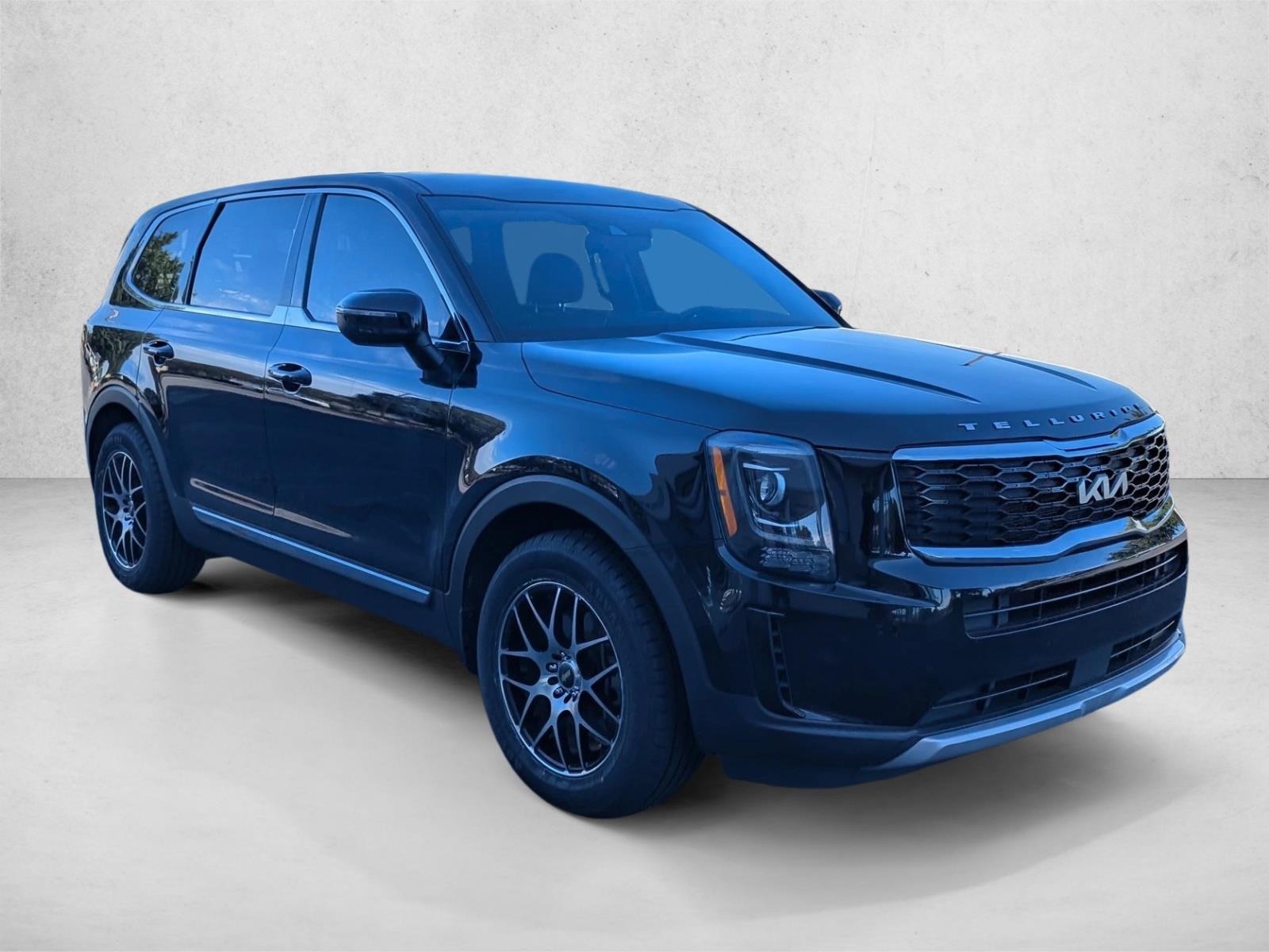 2022 Kia Telluride LX photo 3
