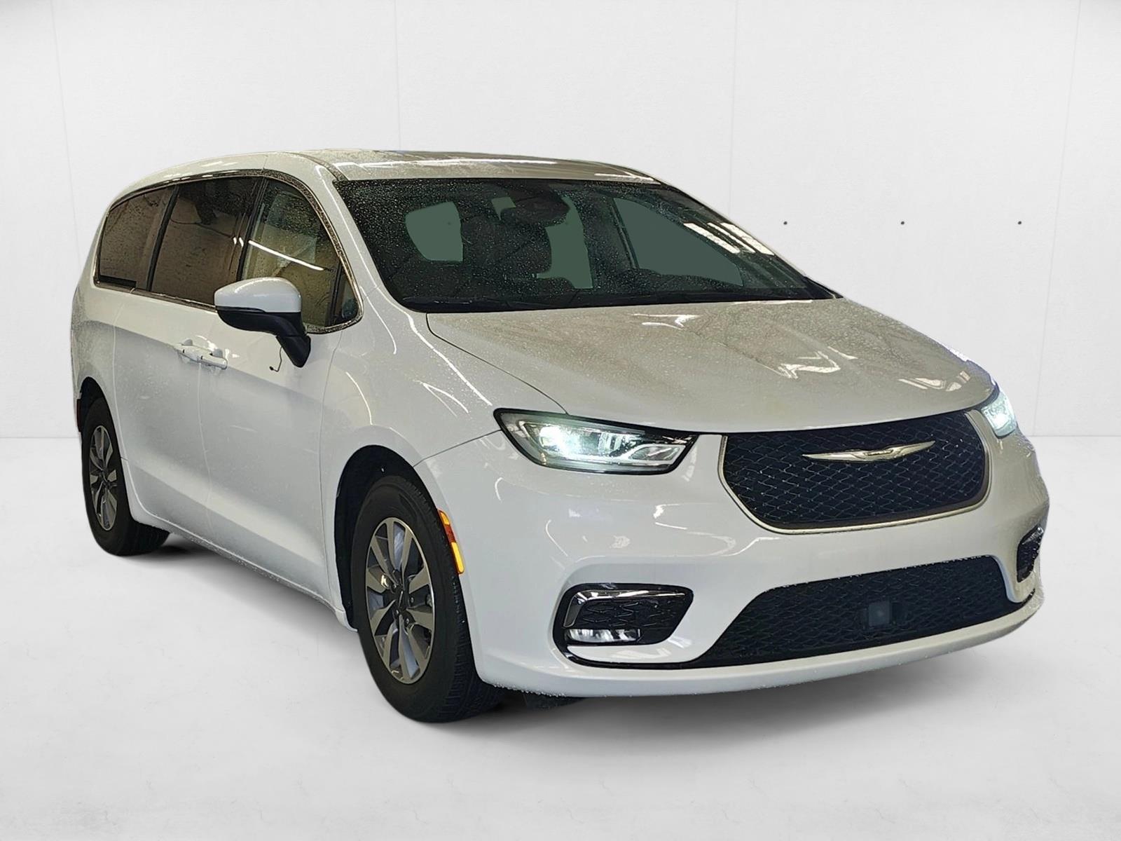 2023 Chrysler Pacifica Hybrid Touring L photo 3