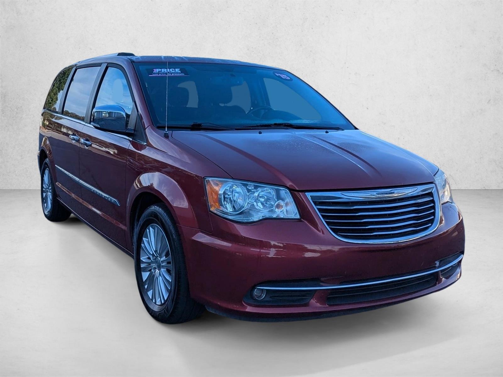 2015 Chrysler Town & Country Limited photo 3