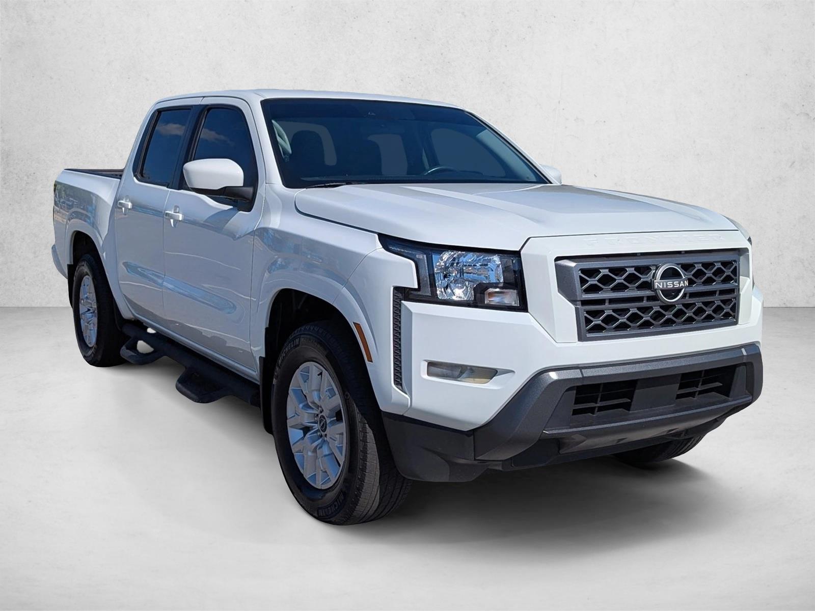 2023 Nissan Frontier SV Crew Cab photo 3