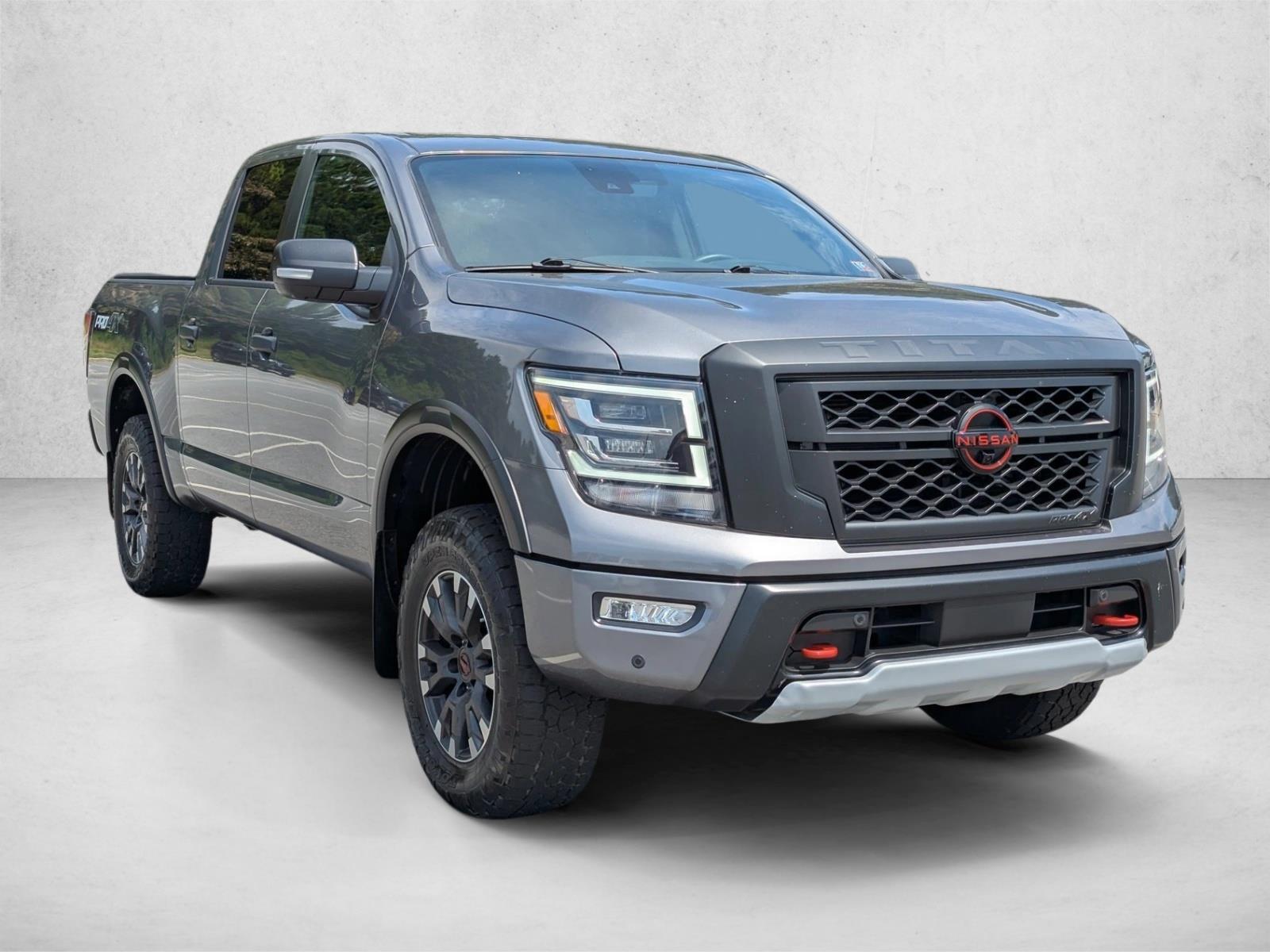 2023 Nissan Titan PRO-4X Crew Cab photo 3
